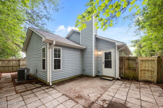 Building Photo - 2033 Derby Run Rd
