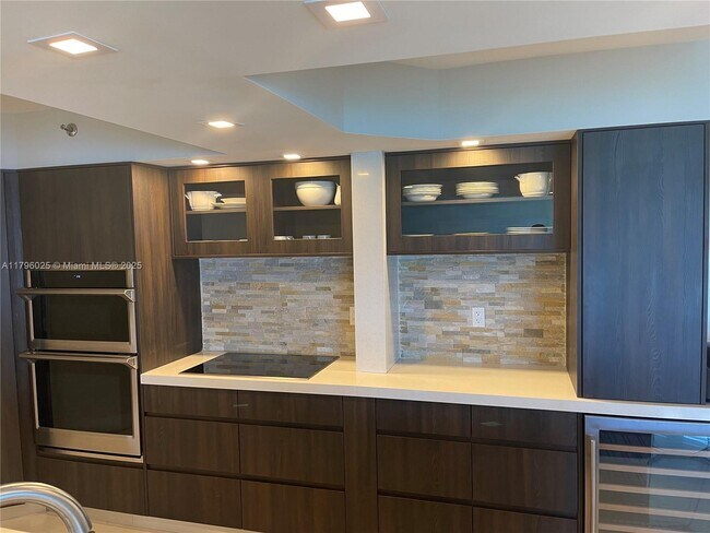 Building Photo - 6767 Collins Ave