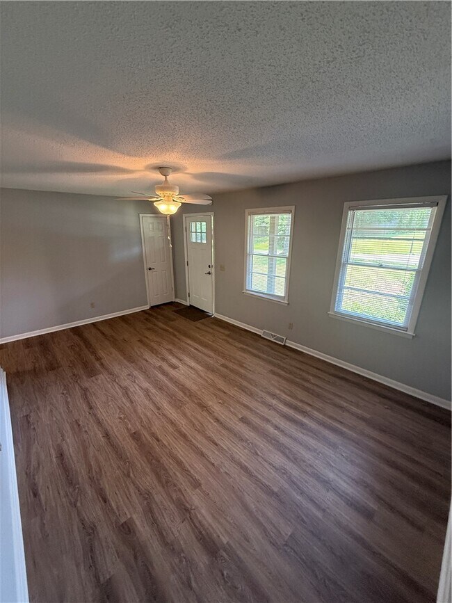 Building Photo - 112 Lynwood Dr