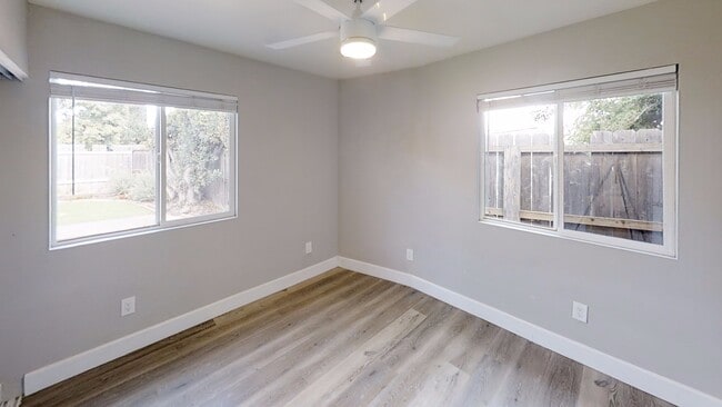 Building Photo - 3BD/1BA on Montezuma!