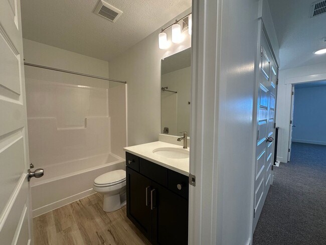 Building Photo - 5280 Acacia Dr