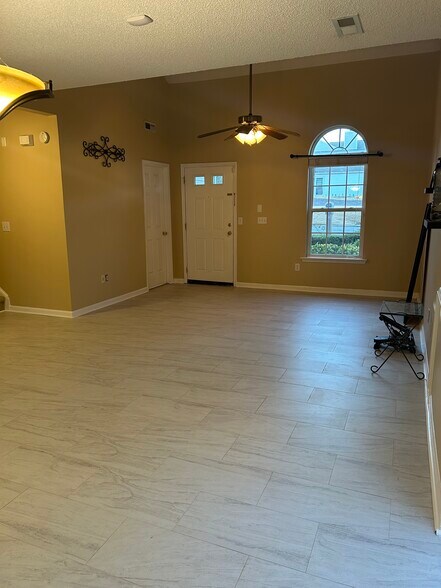 Building Photo - 100 Glenlea Ln