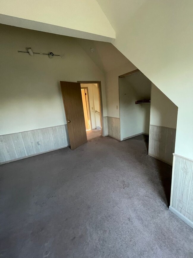 Building Photo - 194 E 14th Ave