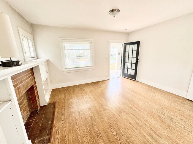 Building Photo - 801 N Olive Ave