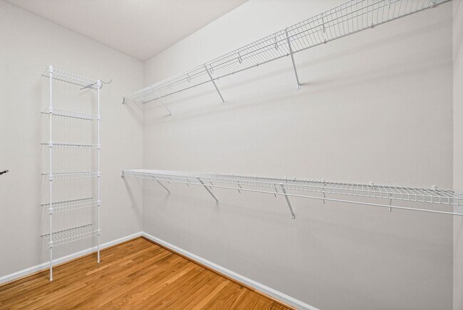 Building Photo - 3 Bedroom 2 Bath Pet Friendly Home For Rent with Community Pool Access!