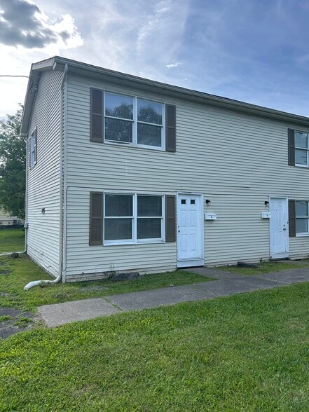 Front door (2 separate entrances for each unit) - 209 Endwell St