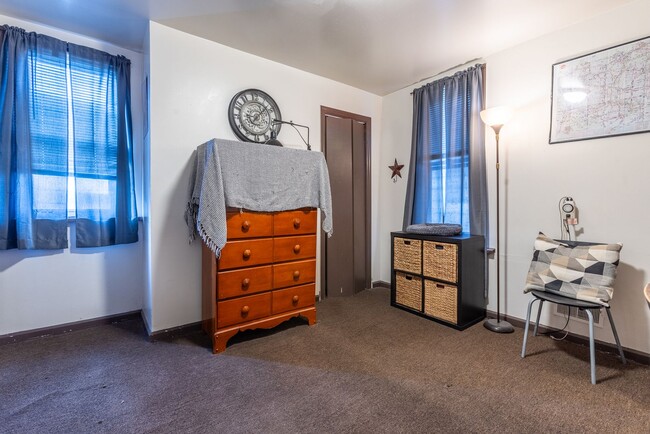 Building Photo - AVAILABLE AUGUST 2026 - Beautiful 2 bedroom Home on a Quiet Street!