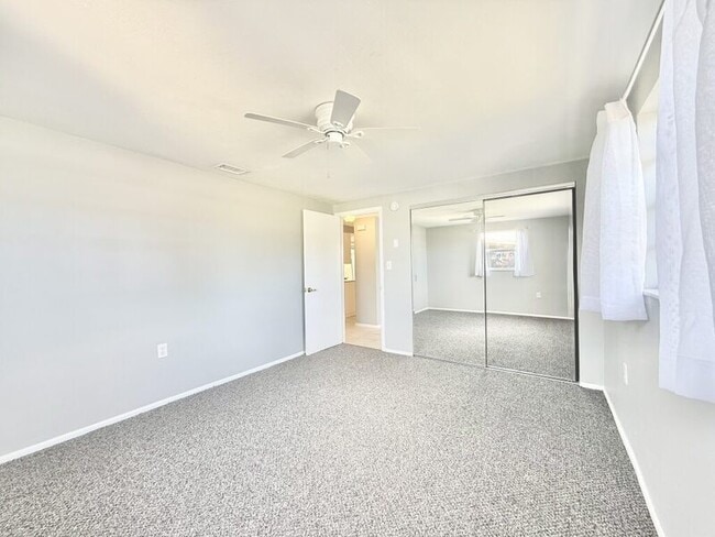 Building Photo - 1300 Classic Dr