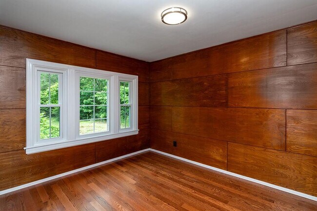 Building Photo - 137 Rocky Hill Rd