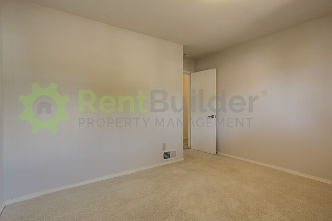 Building Photo - Call (505) 808-6467 to schedule a showing!