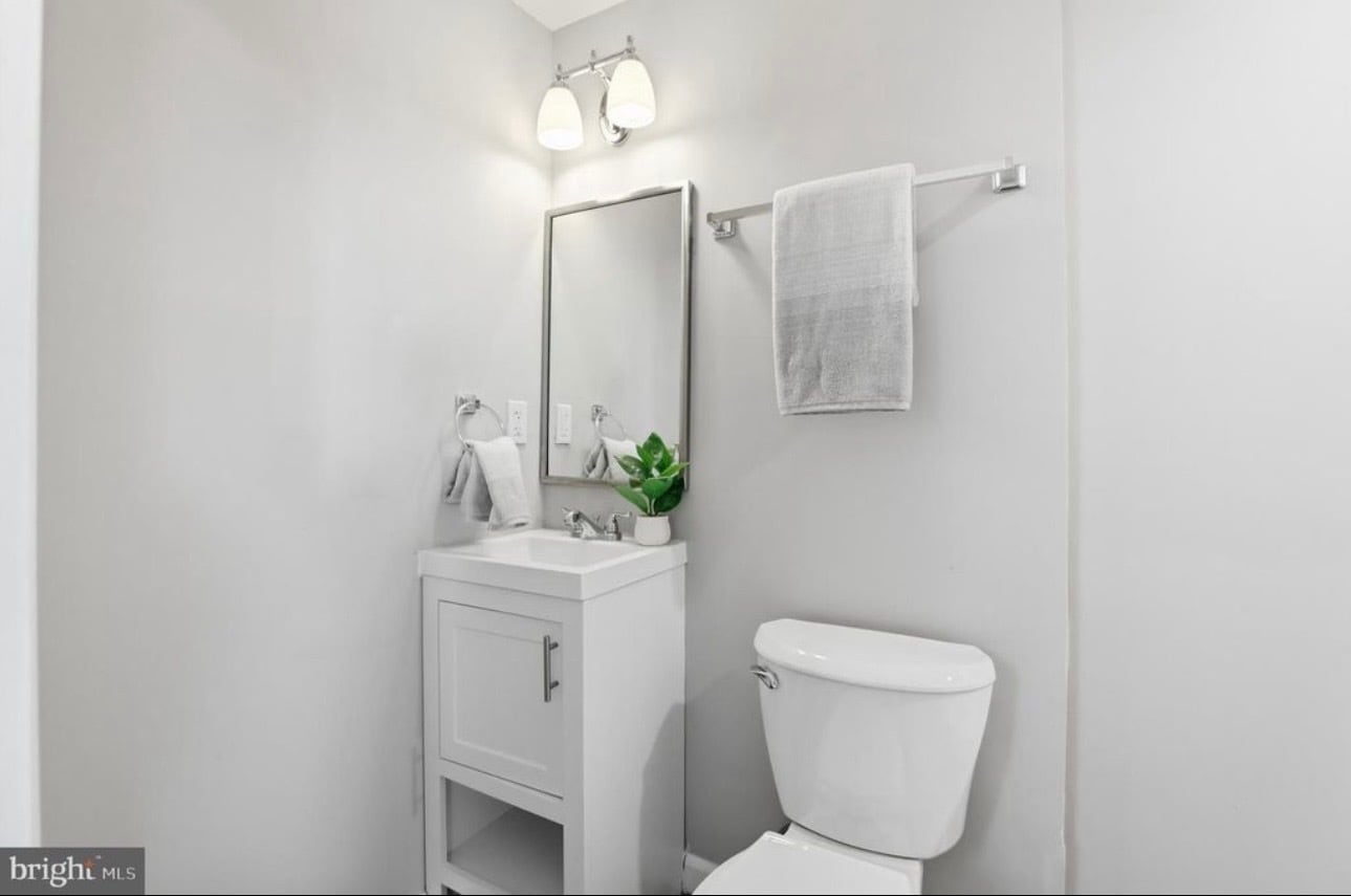 Building Photo - 421 Saint Margarets Dr