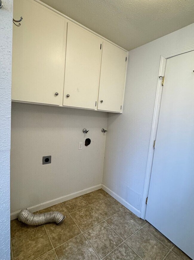 Building Photo - n5404