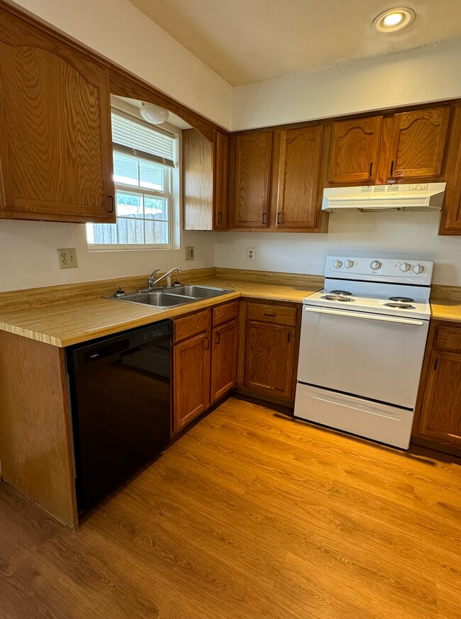Building Photo - 128 W Terrace Ct