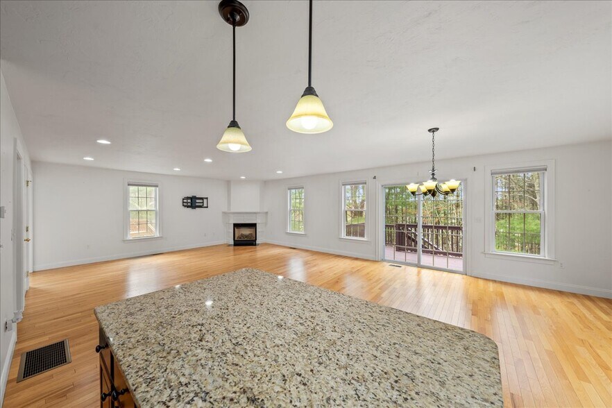 Building Photo - 6 Longview Cir