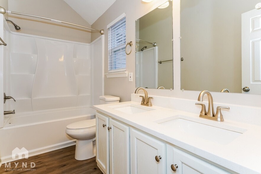 Building Photo - 252 Cedarview Dr