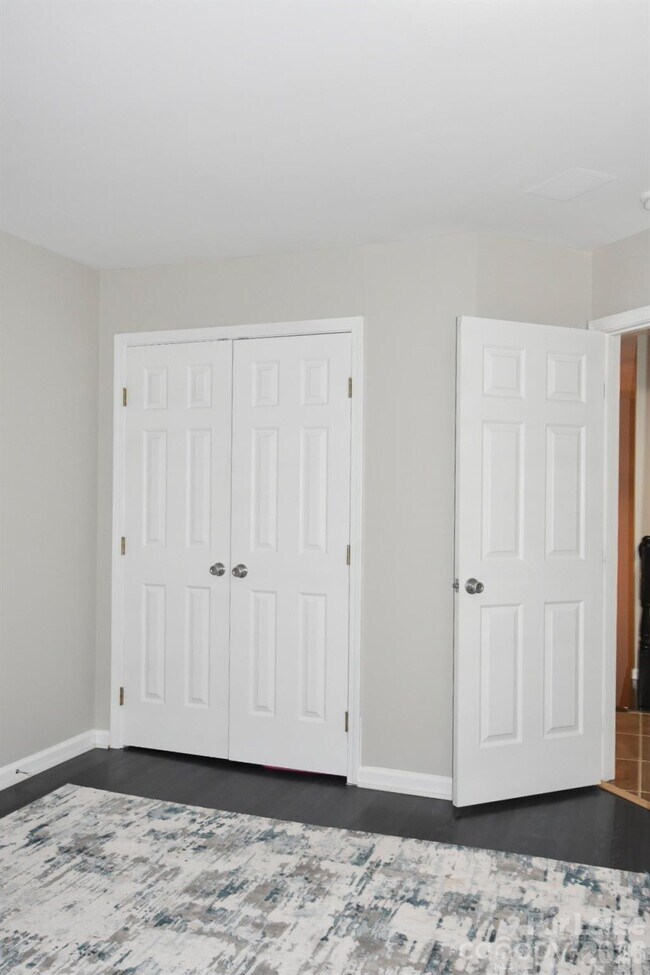 Building Photo - 6985 Honey Tree Ln