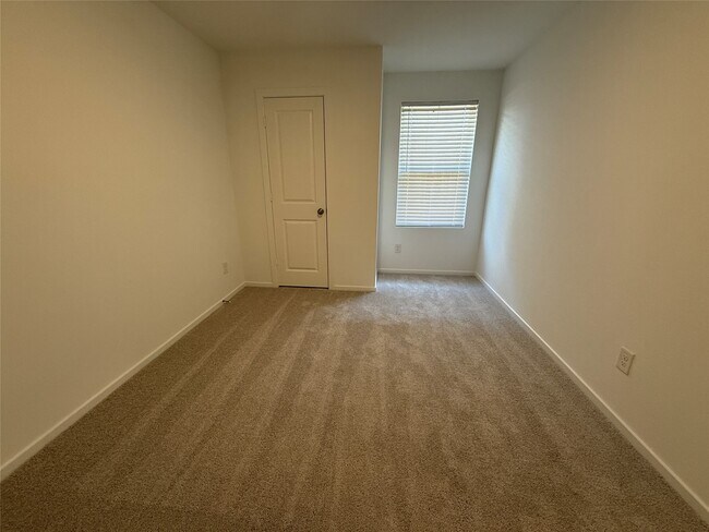 Building Photo - 3013 Blue Gem Ct