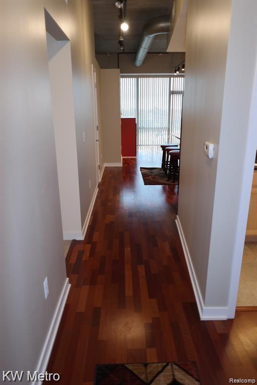 Building Photo - 350 N Main St