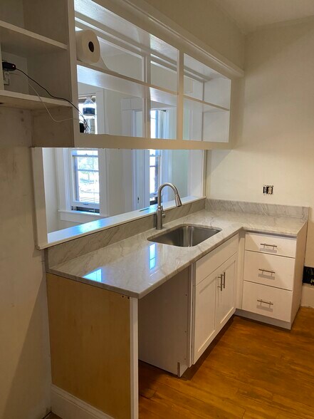 Building Photo - 404 W 1st Ave