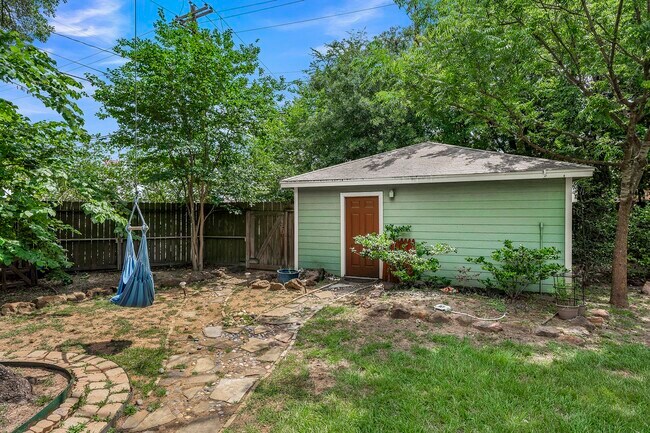 Building Photo - 1034 Nashua St