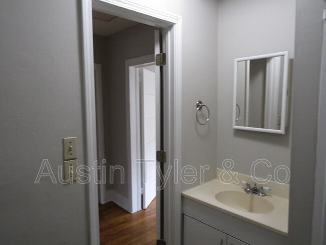 Building Photo - 4750 Pelt St