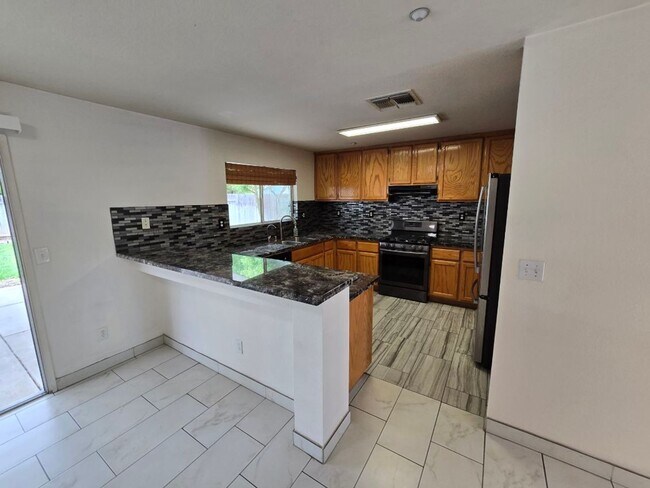 Building Photo - Bright & Spacious Woodland Home with Functional Layout 3 bed/2.5 bath