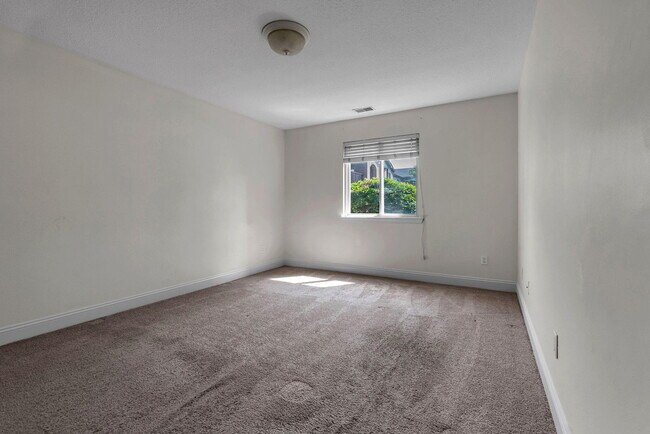 Building Photo - 2592 Eagles Cir