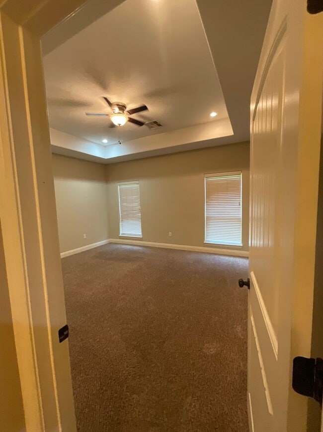 Building Photo - 135 Eagle Pt Dr