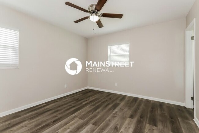 Building Photo - 3 Bedroom Pet-Friendly Home in BRANDON, FL with Main Street Renewal
