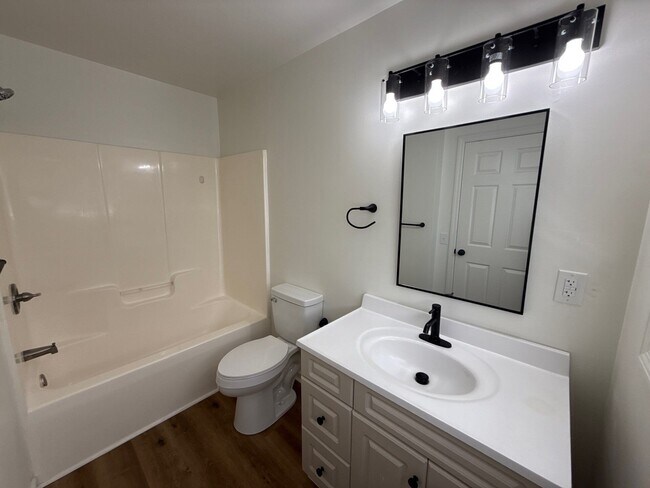 Building Photo - 622 Cardinal Dr