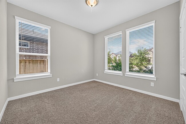Building Photo - 28611 Hannahs Harbor Ln