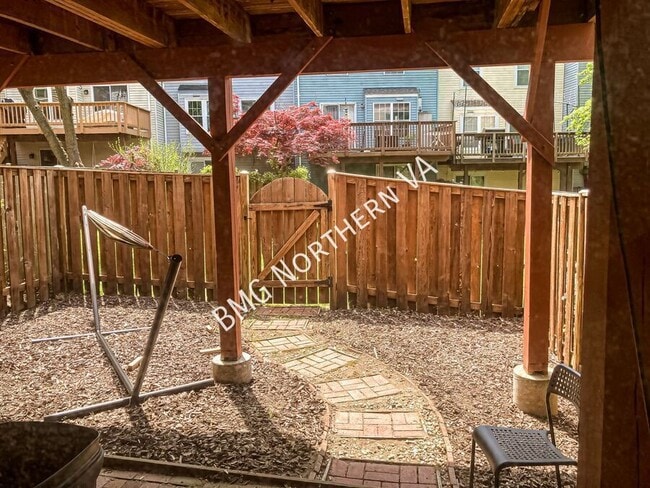 Building Photo - 6625 Rockleigh Way