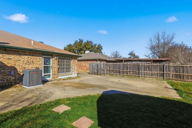 Building Photo - Half of Duplex Ready for New Tenants- 2 Bed, 2 Bath- North Richland Hills- Birdville ISD- 76180