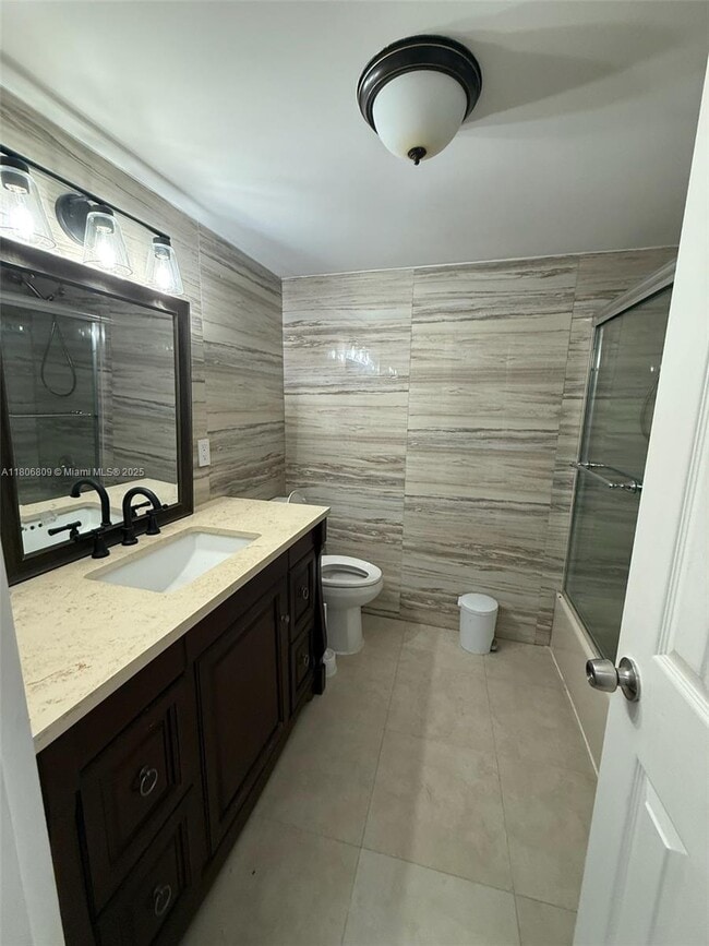 Building Photo - 2701 SW 58th Manor