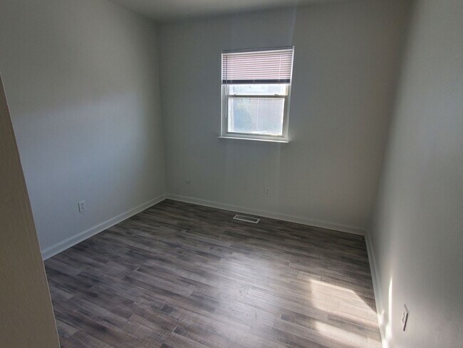 Building Photo - Weblin Place