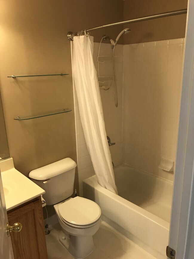 Building Photo - *Coming Soon!*  Large end unit town home i...