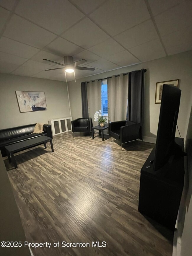 Building Photo - 202 Barber St