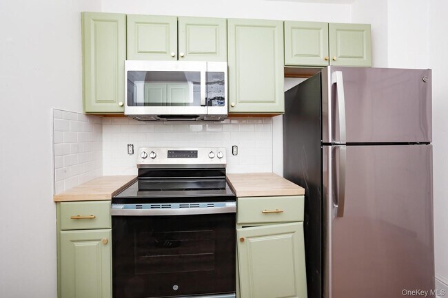 Building Photo - 1009 Hudson Ave