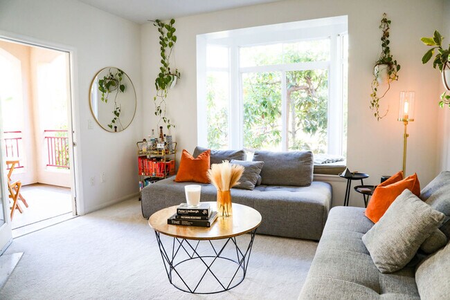 Building Photo - 2419 Fifth Ave