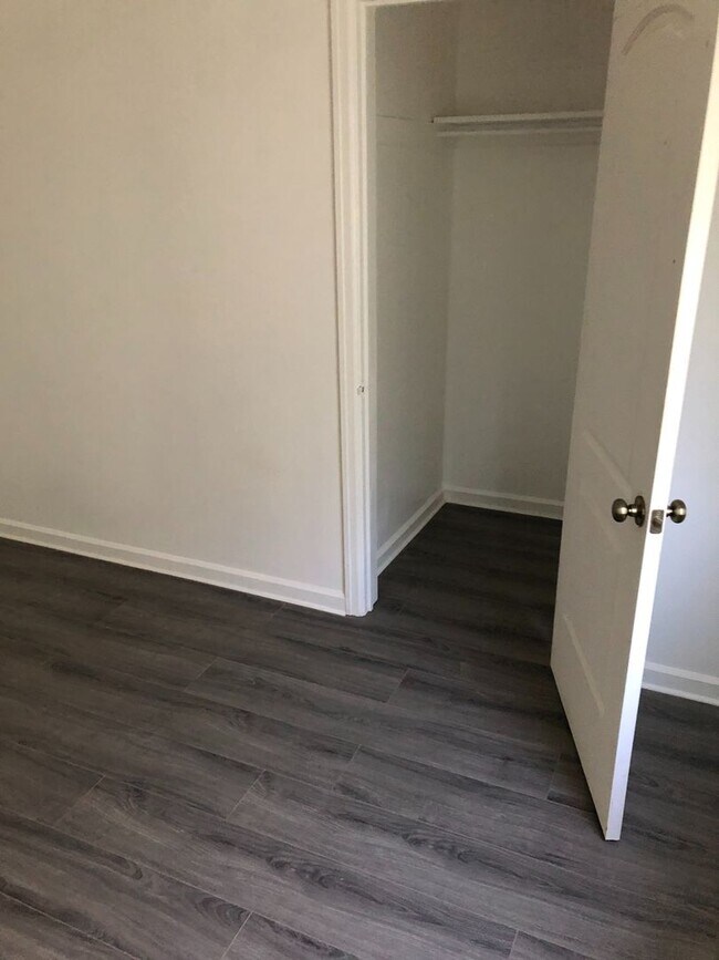 Building Photo - 108 Columbian Ave