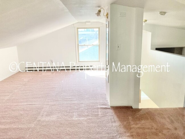 Building Photo - Large home with a huge yard on the West si...