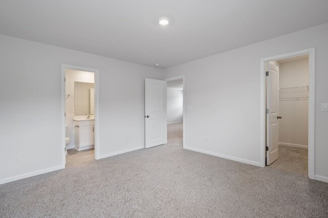 Building Photo - 340 Fenwick Dr