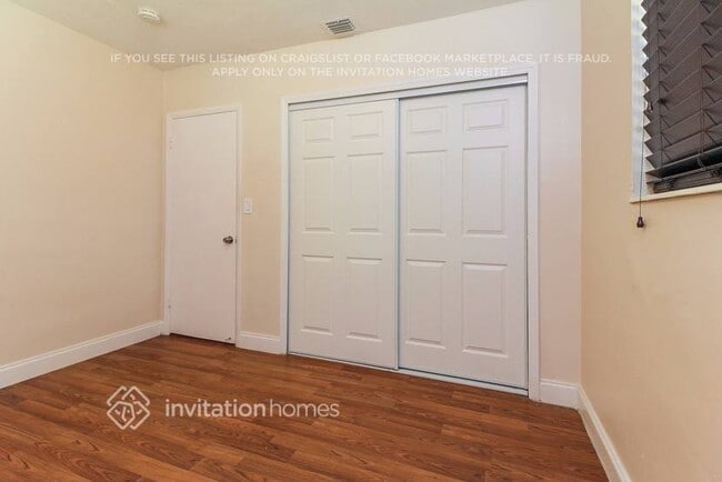 Building Photo - 10221 Dolphin Rd