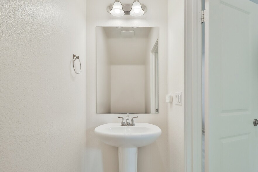 Powder room - 3092 Acebo Dr