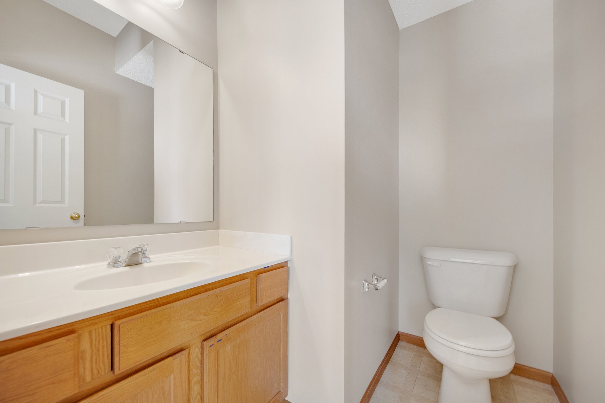 Main Floor Bathroom - 10022 Gentian Dr