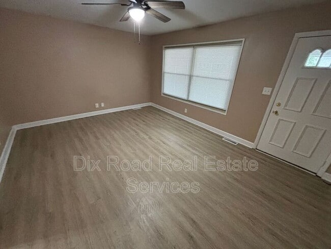 Building Photo - 301 Cranewood Dr