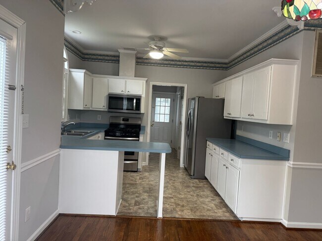 Building Photo - Price recently reduced! Beautiful home near downtown New Bern