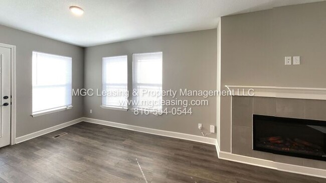 Building Photo - 2 Bedroom at Beautiful Serrano Townhomes i...