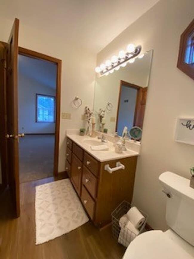 Building Photo - 3 Bedroom/2 Bathroom Home in the Gardens!