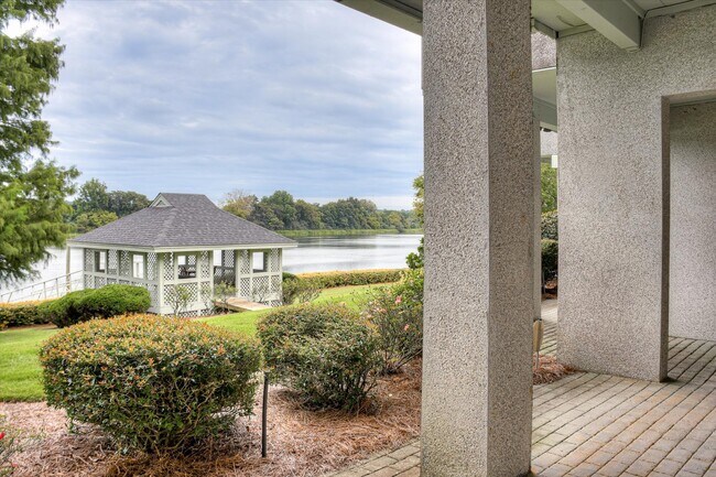 Building Photo - 106 Riverbend Dr